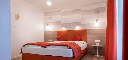 SCHLOSSHOF SÜDTIROL – Hotel & Camping Resort