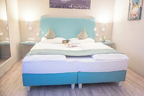SCHLOSSHOF SÜDTIROL – Hotel & Camping Resort