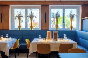 SCHLOSSHOF SÜDTIROL – Hotel & Camping Resort