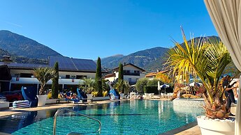 SCHLOSSHOF SÜDTIROL – Hotel & Camping Resort