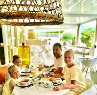SCHLOSSHOF SÜDTIROL – Hotel & Camping Resort