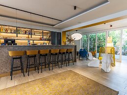 SCHLOSSHOF SÜDTIROL – Hotel & Camping Resort