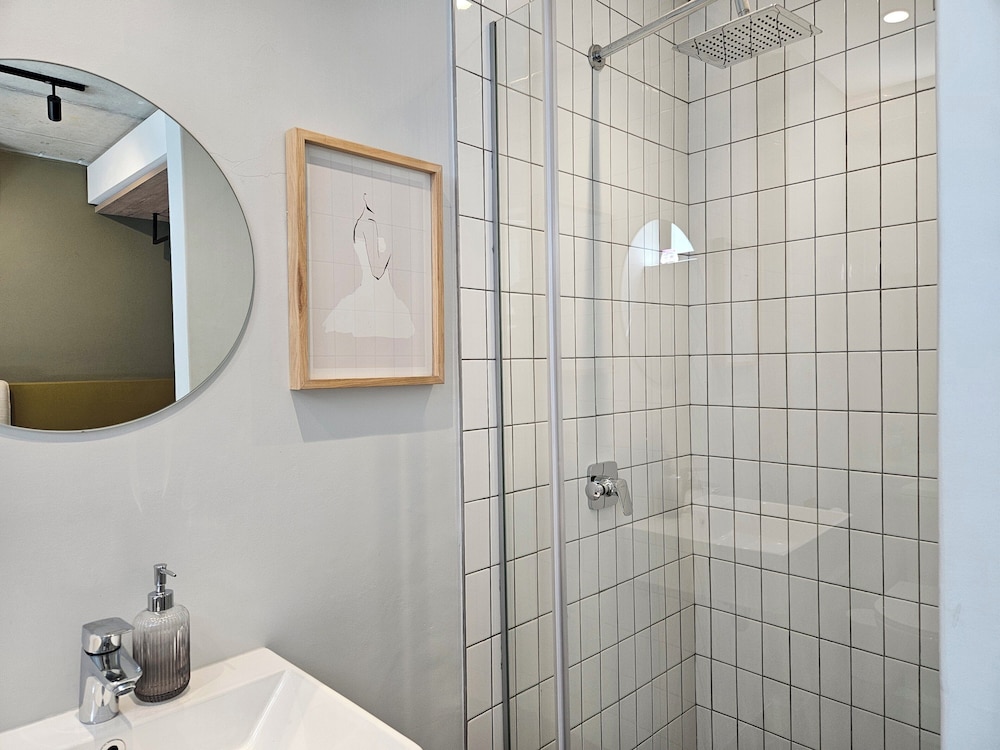 FOUR on O - Fluent Serviced Apartments