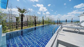 Uni’s Ocean Pool Villa