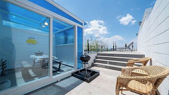 Uni’s Ocean Pool Villa