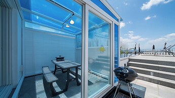 Uni’s Ocean Pool Villa