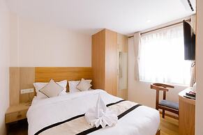 Atithi Hotel And Apartment