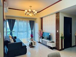 Luxury Staycation beside Okada