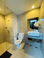 Luxury Staycation beside Okada