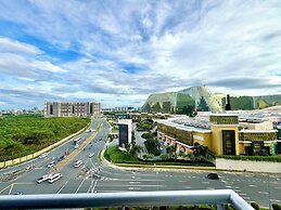 Luxury Staycation beside Okada