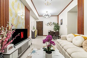 Luxury Staycation beside Okada