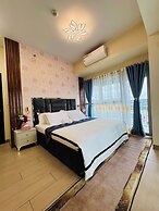 Luxury Staycation beside Okada