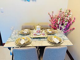 Luxury Staycation beside Okada