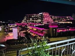Luxury Staycation beside Okada