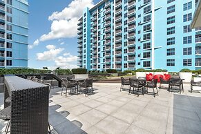 Luxury Staycation beside Okada