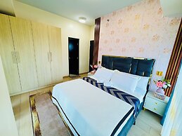 Luxury Staycation beside Okada