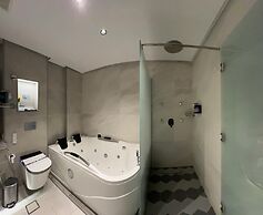 SEA TOWER HOTEL