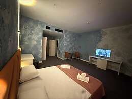 Black Mont Inn