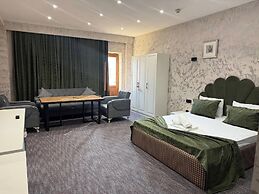Black Mont Inn