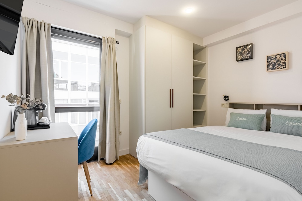 Square Rooms by Charming