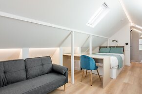 Square Rooms by Charming