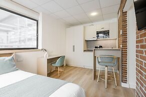 Square Rooms by Charming