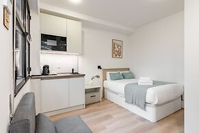 Square Rooms by Charming