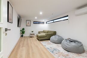 Square Rooms by Charming