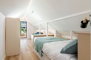 Square Rooms by Charming