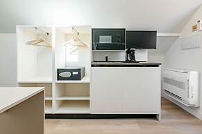 Square Rooms by Charming