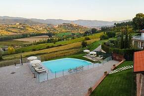 Spacious Apartment With Infinity Pool