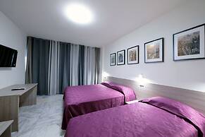 M9 REST HOUSE VENICE