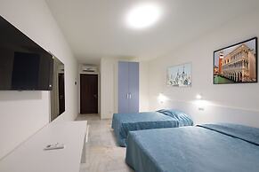 M9 REST HOUSE VENICE