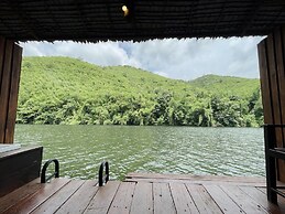 The Hub Erawan Resort