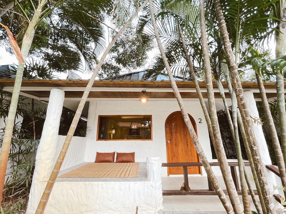 The Hub Erawan Resort