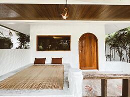 The Hub Erawan Resort