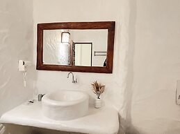 The Hub Erawan Resort