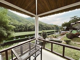 The Hub Erawan Resort