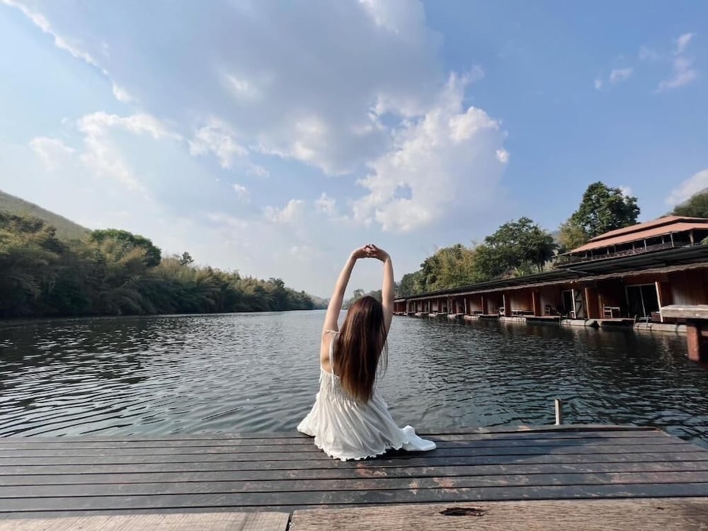 The Hub Erawan Resort