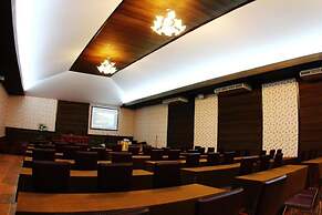 The Hub Erawan Resort