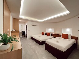 The Hub Erawan Resort