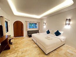 The Hub Erawan Resort