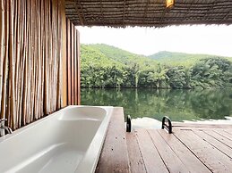 The Hub Erawan Resort