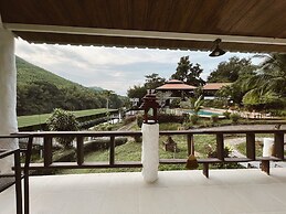 The Hub Erawan Resort