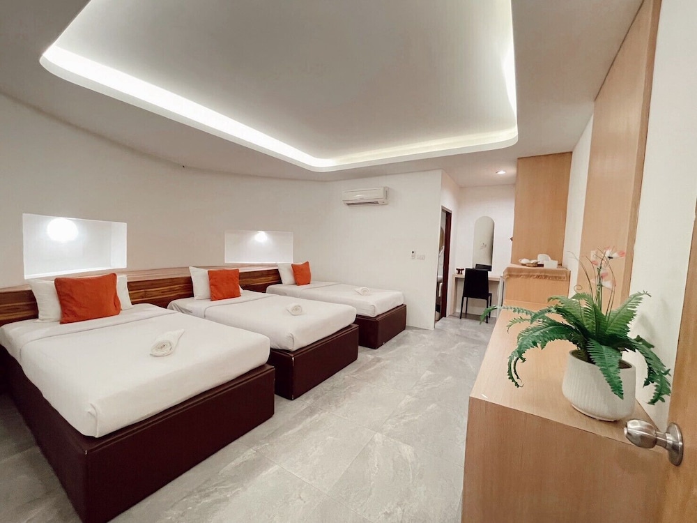 The Hub Erawan Resort