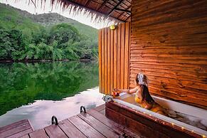 The Hub Erawan Resort