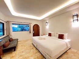 The Hub Erawan Resort