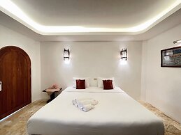 The Hub Erawan Resort