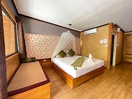 The Hub Erawan Resort