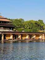 The Hub Erawan Resort